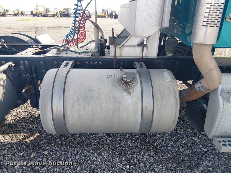image for item YA3569 2020 Western Star 4700 semi truck