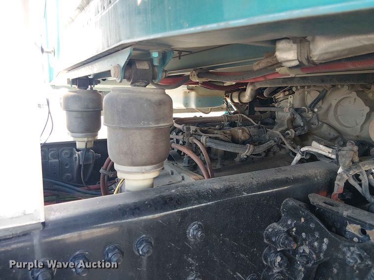 image for item YA3569 2020 Western Star 4700 semi truck