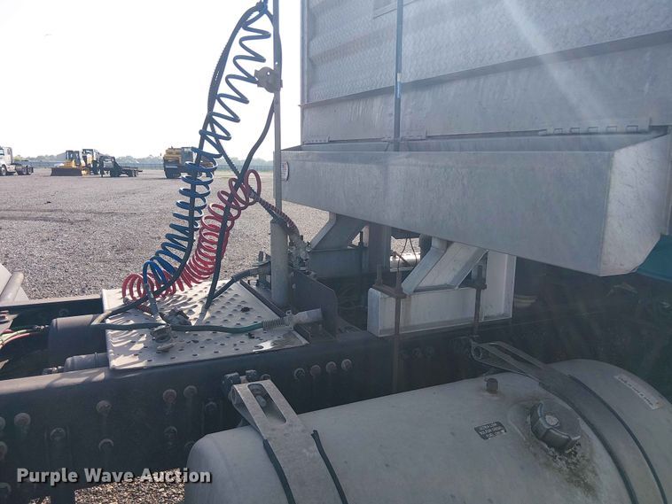 image for item YA3569 2020 Western Star 4700 semi truck