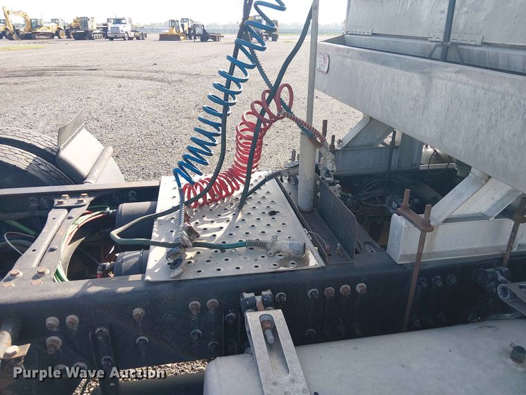 image for item YA3569 2020 Western Star 4700 semi truck