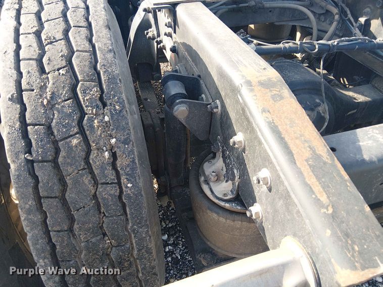 image for item YA3569 2020 Western Star 4700 semi truck