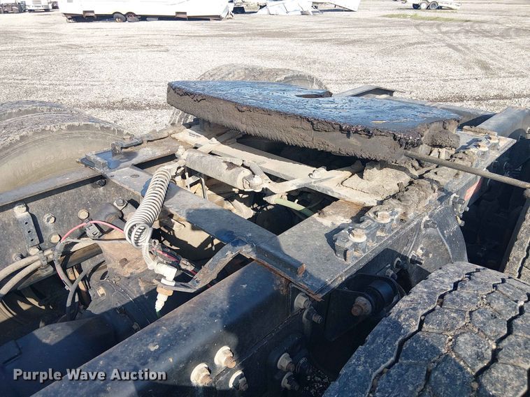 image for item YA3569 2020 Western Star 4700 semi truck