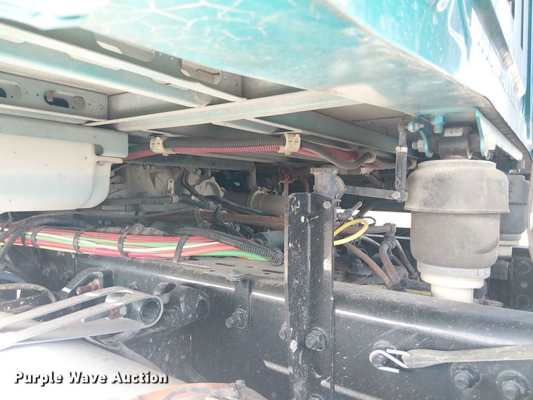 image for item YA3569 2020 Western Star 4700 semi truck