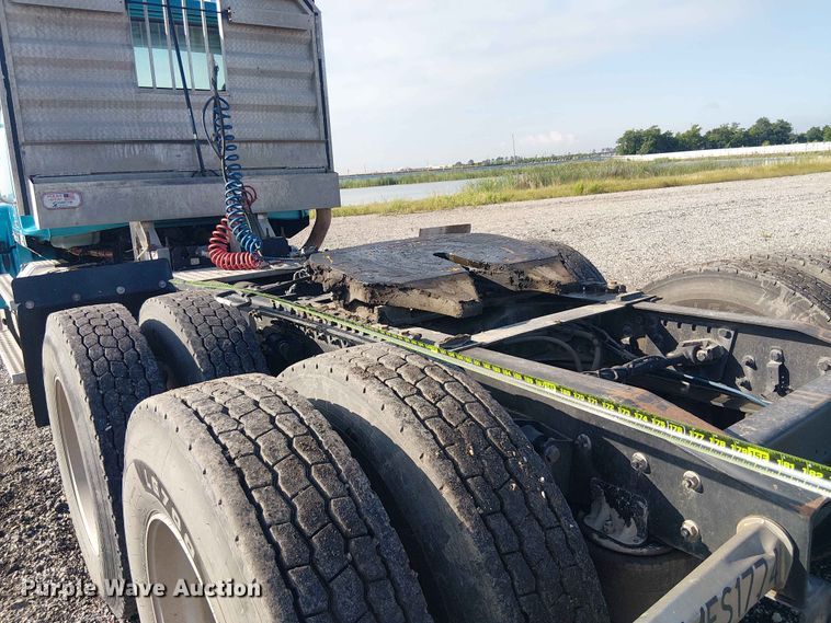 image for item YA3569 2020 Western Star 4700 semi truck