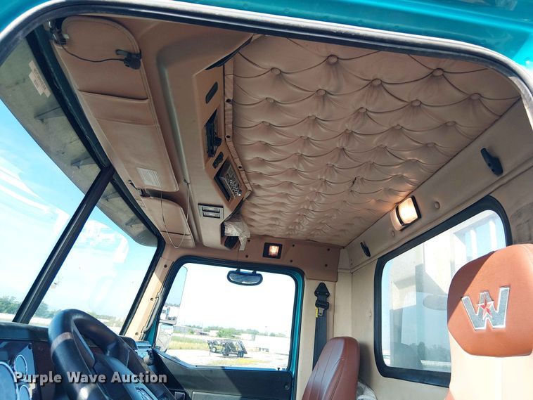 image for item YA3569 2020 Western Star 4700 semi truck