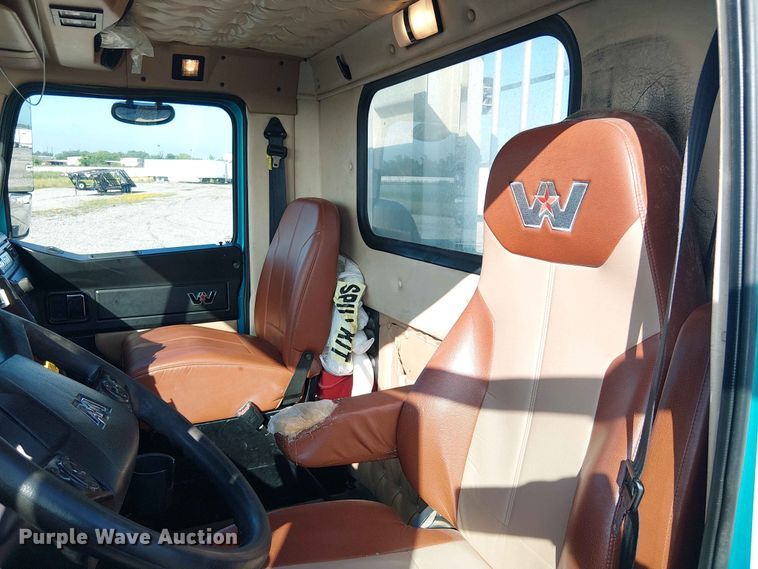image for item YA3569 2020 Western Star 4700 semi truck