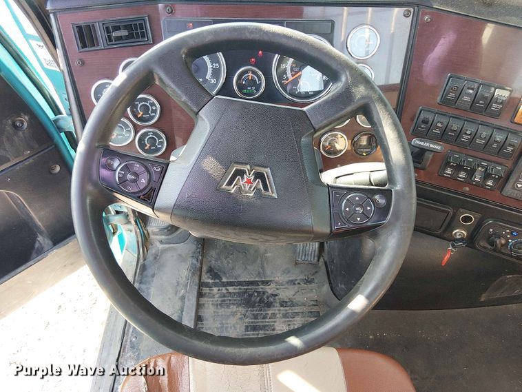 image for item YA3569 2020 Western Star 4700 semi truck