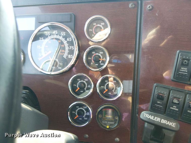 image for item YA3569 2020 Western Star 4700 semi truck