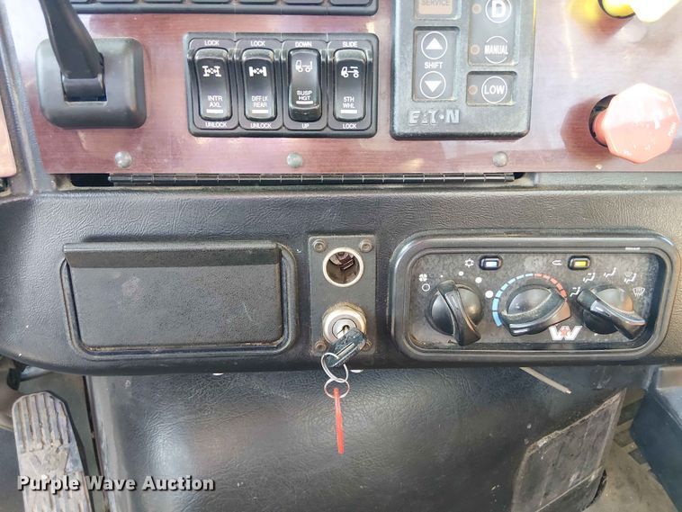 image for item YA3569 2020 Western Star 4700 semi truck