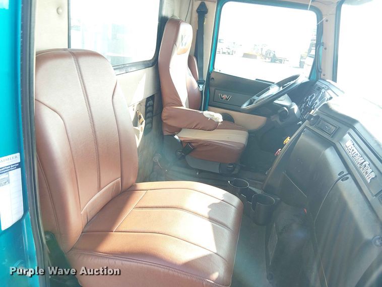 image for item YA3569 2020 Western Star 4700 semi truck