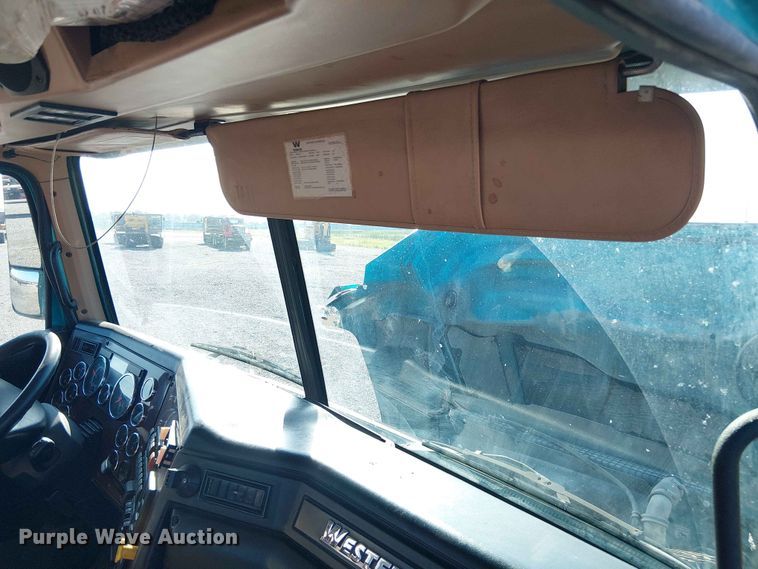 image for item YA3569 2020 Western Star 4700 semi truck