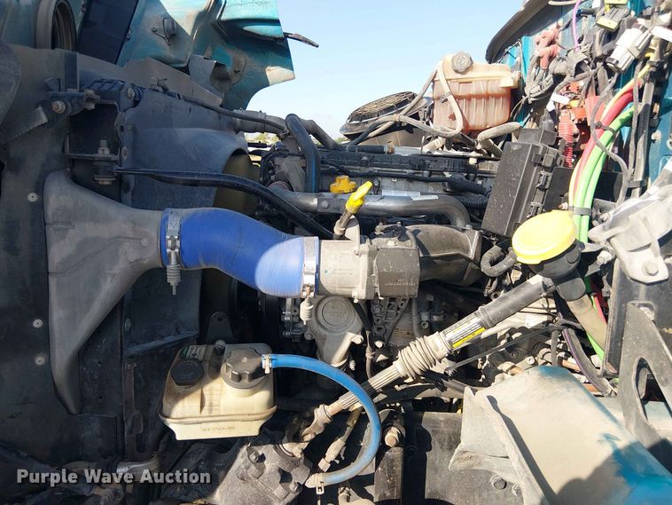 image for item YA3569 2020 Western Star 4700 semi truck