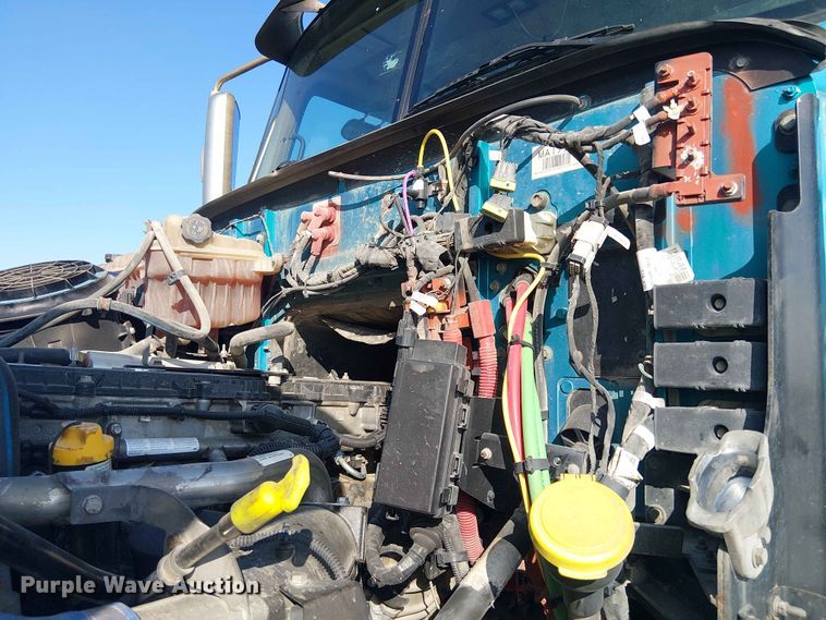 image for item YA3569 2020 Western Star 4700 semi truck