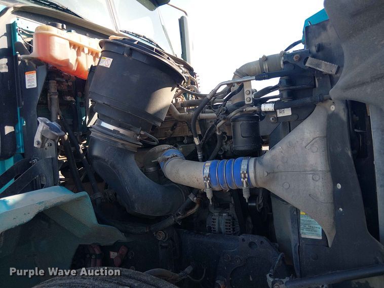 image for item YA3569 2020 Western Star 4700 semi truck
