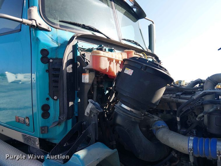 image for item YA3569 2020 Western Star 4700 semi truck