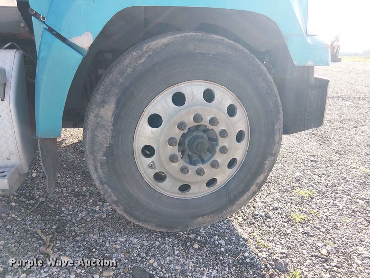 image for item YA3569 2020 Western Star 4700 semi truck