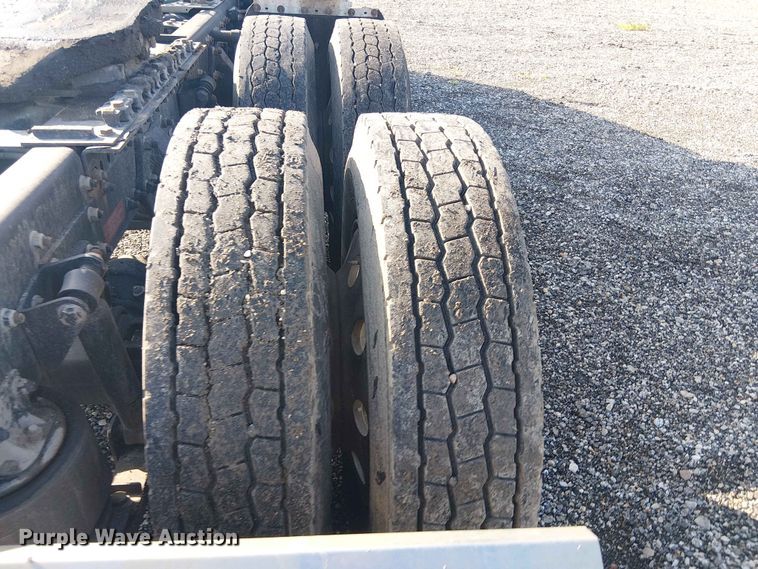 image for item YA3569 2020 Western Star 4700 semi truck