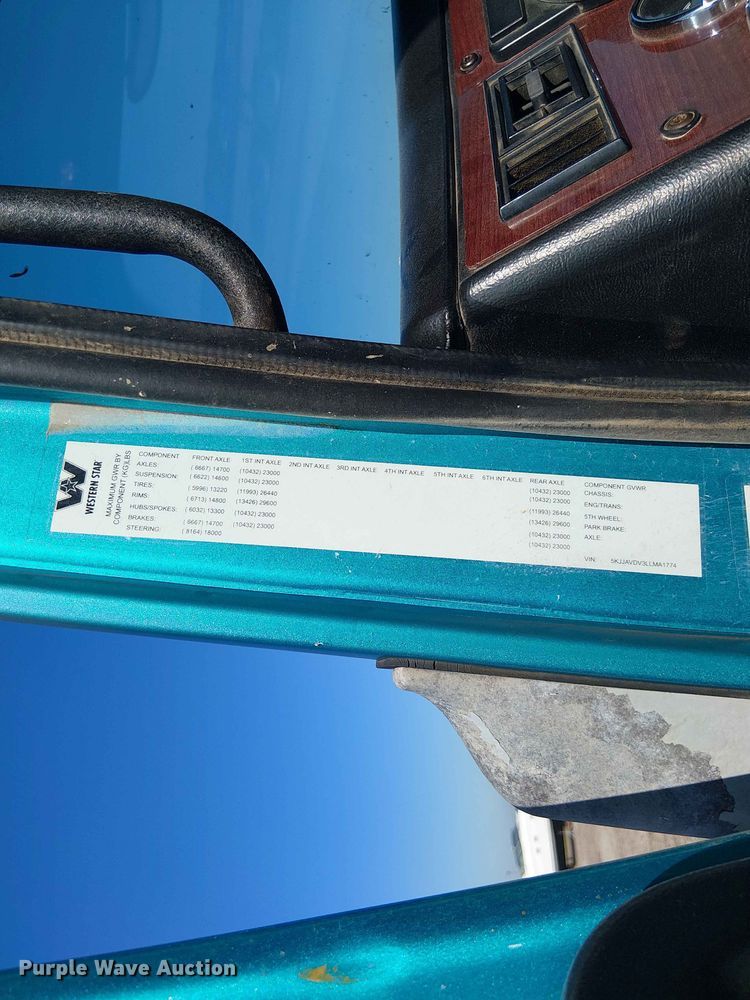 image for item YA3569 2020 Western Star 4700 semi truck