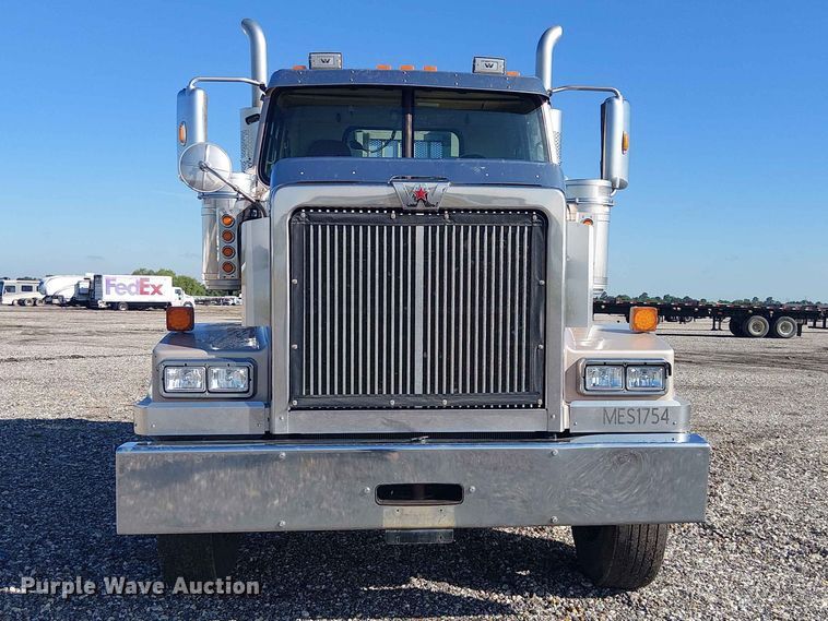 image for item YA3570 2021 Western Star 4900 semi truck