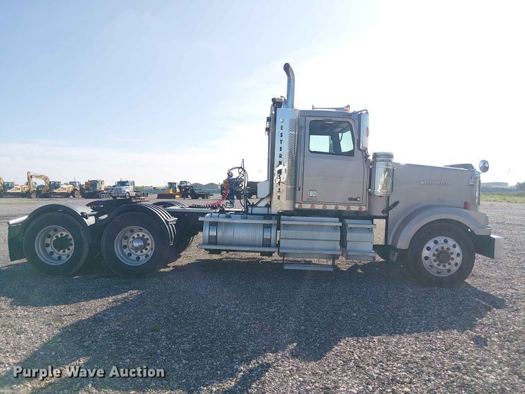 image for item YA3570 2021 Western Star 4900 semi truck