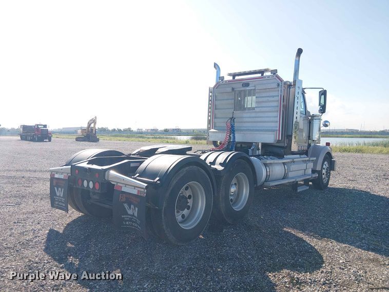 image for item YA3570 2021 Western Star 4900 semi truck