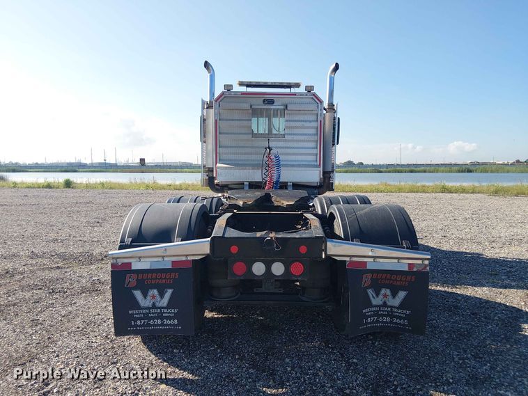 image for item YA3570 2021 Western Star 4900 semi truck