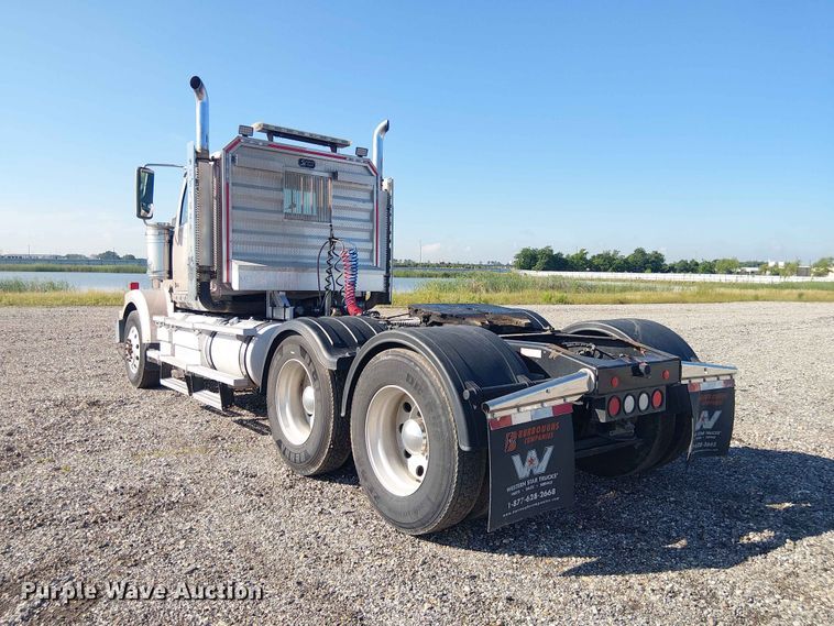 image for item YA3570 2021 Western Star 4900 semi truck