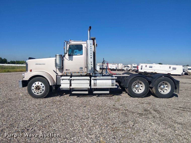 image for item YA3570 2021 Western Star 4900 semi truck