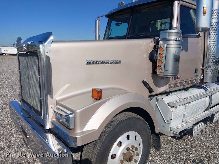 image for item YA3570 2021 Western Star 4900 semi truck