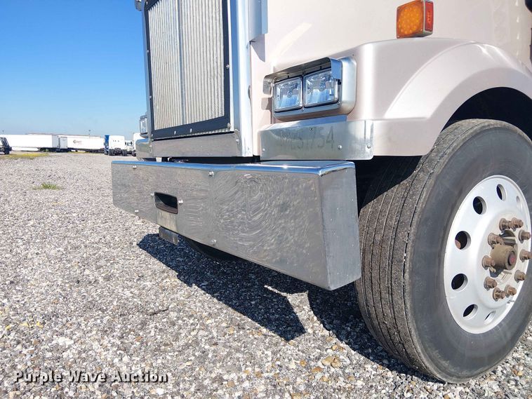 image for item YA3570 2021 Western Star 4900 semi truck