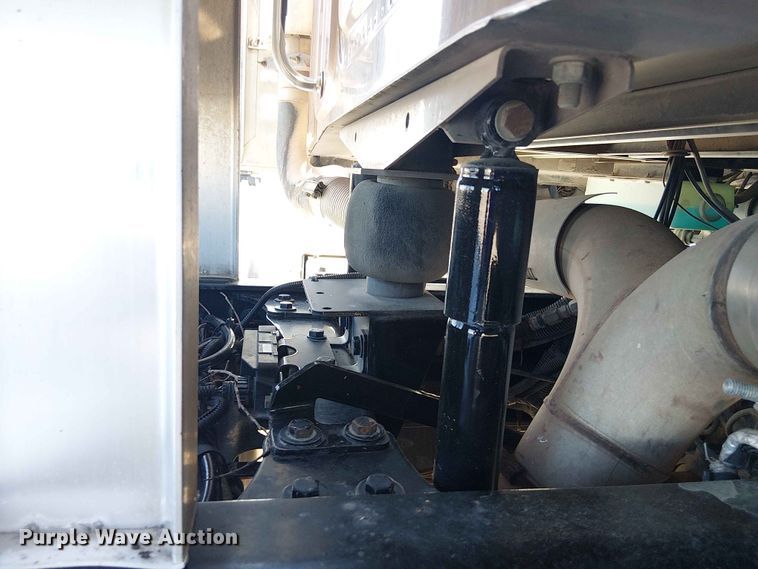 image for item YA3570 2021 Western Star 4900 semi truck