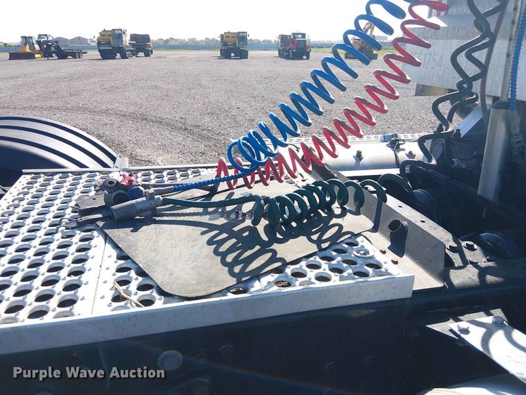 image for item YA3570 2021 Western Star 4900 semi truck