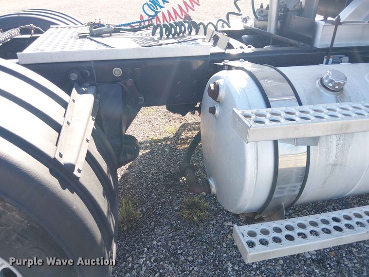 image for item YA3570 2021 Western Star 4900 semi truck