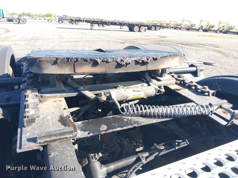 image for item YA3570 2021 Western Star 4900 semi truck