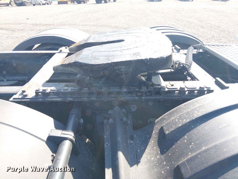 image for item YA3570 2021 Western Star 4900 semi truck