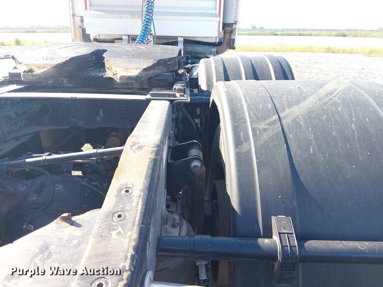 image for item YA3570 2021 Western Star 4900 semi truck