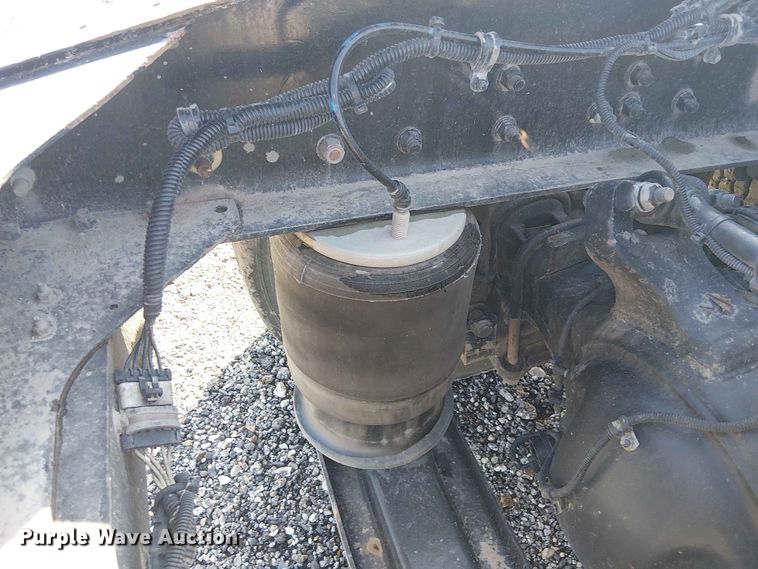 image for item YA3570 2021 Western Star 4900 semi truck
