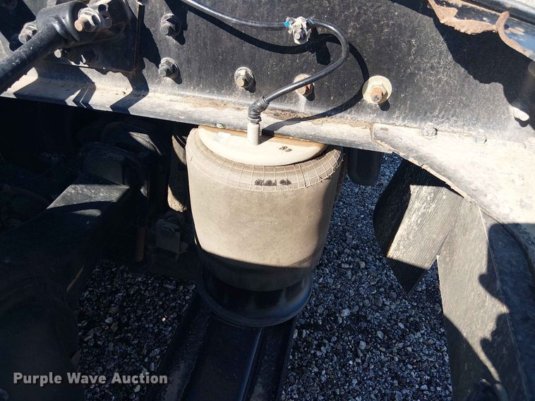 image for item YA3570 2021 Western Star 4900 semi truck