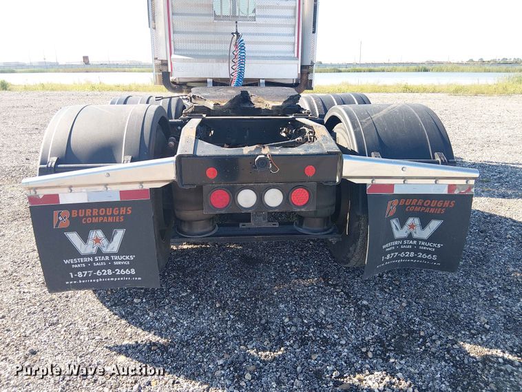 image for item YA3570 2021 Western Star 4900 semi truck