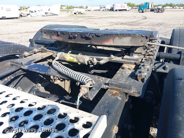 image for item YA3570 2021 Western Star 4900 semi truck