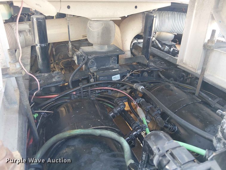 image for item YA3570 2021 Western Star 4900 semi truck