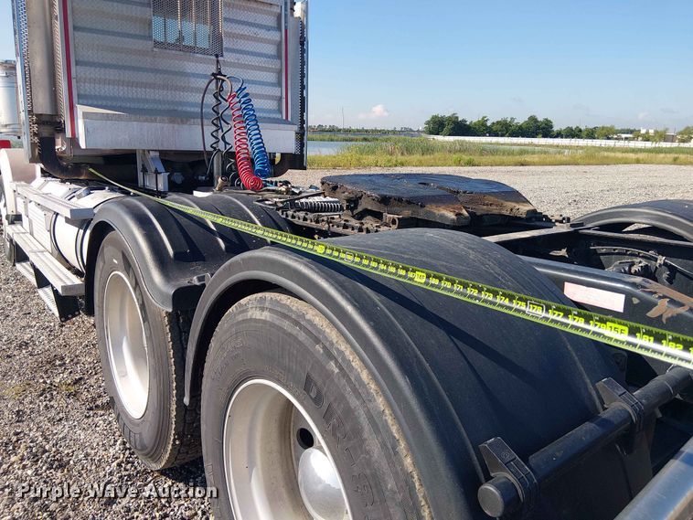 image for item YA3570 2021 Western Star 4900 semi truck