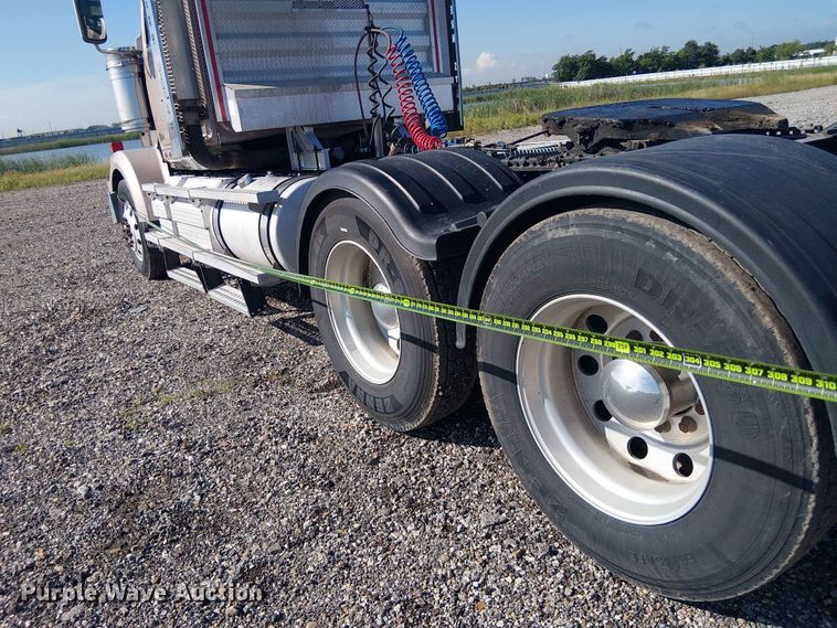 image for item YA3570 2021 Western Star 4900 semi truck