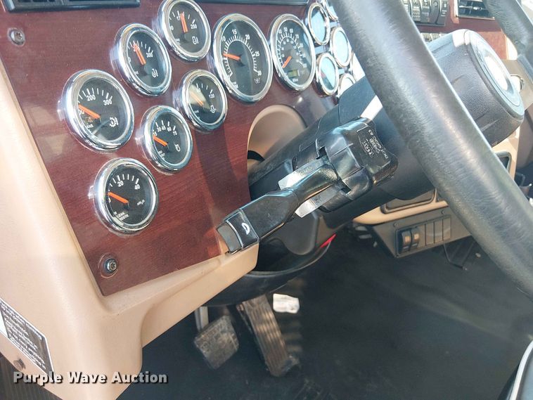image for item YA3570 2021 Western Star 4900 semi truck