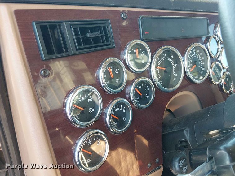 image for item YA3570 2021 Western Star 4900 semi truck