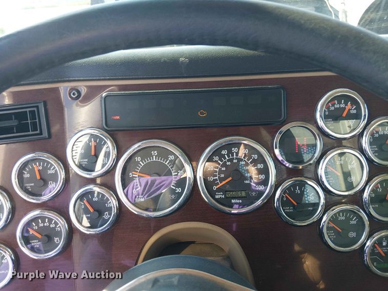 image for item YA3570 2021 Western Star 4900 semi truck