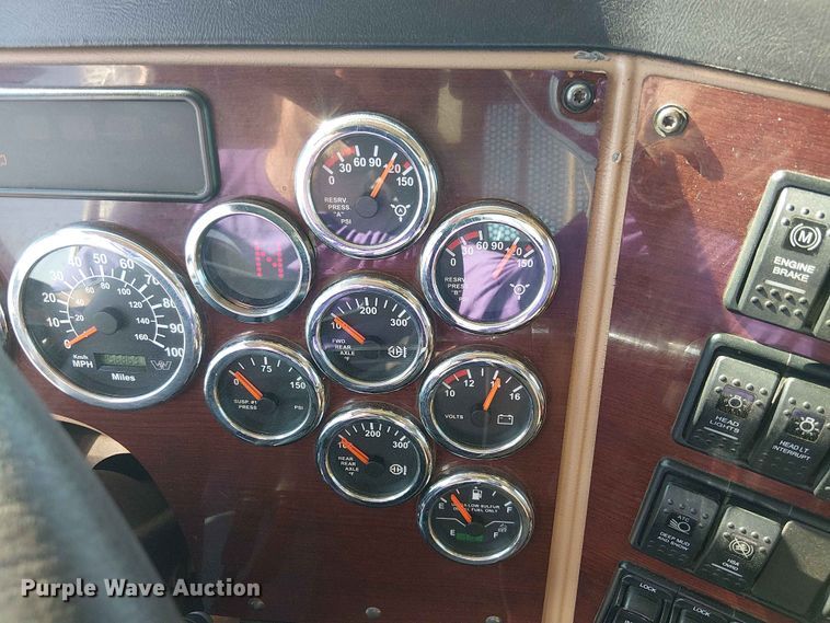 image for item YA3570 2021 Western Star 4900 semi truck