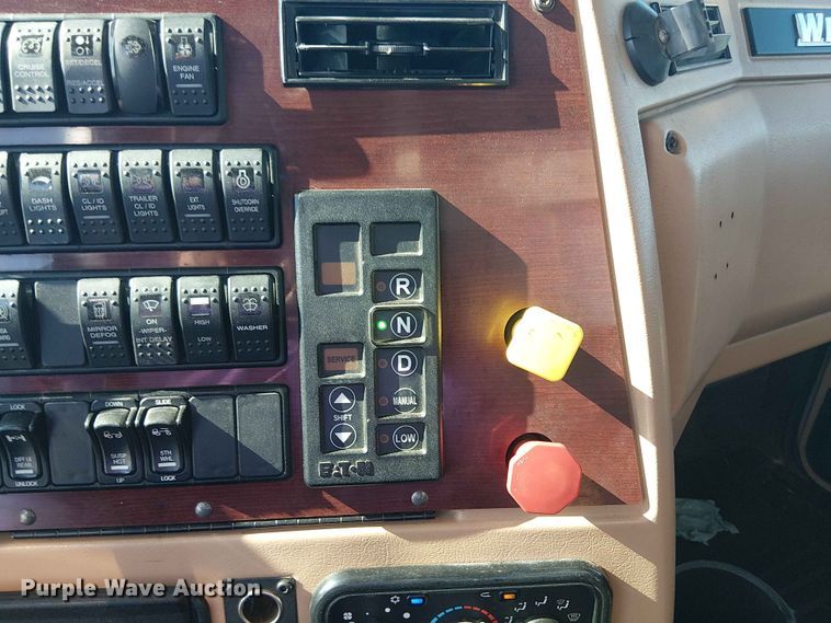 image for item YA3570 2021 Western Star 4900 semi truck