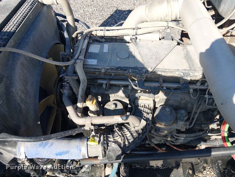 image for item YA3570 2021 Western Star 4900 semi truck