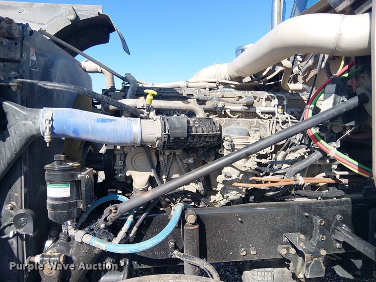 image for item YA3570 2021 Western Star 4900 semi truck